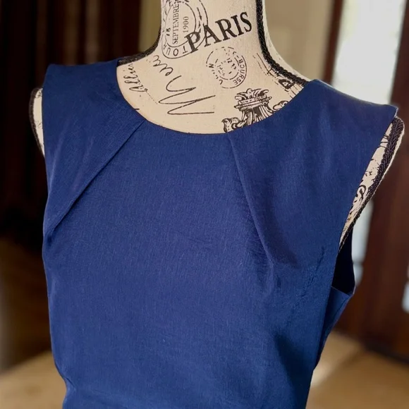 TOPSHOP | Sleeveless Pleated Crepe Dress in Navy, Size 6 - Picture 3 of 7